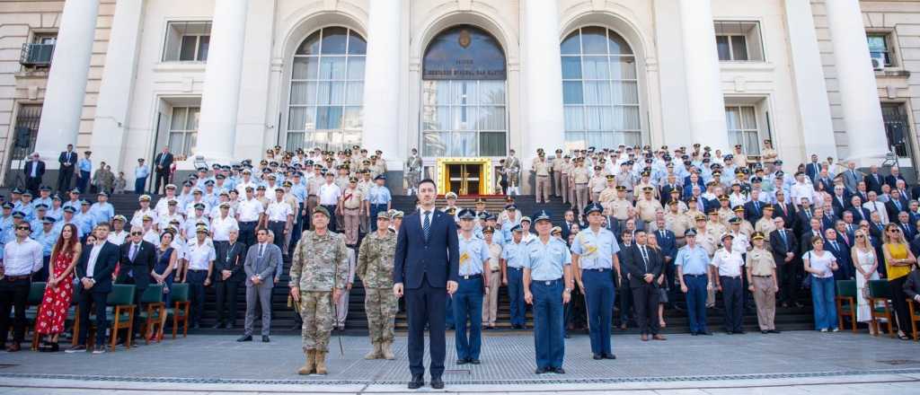 Petri le tomó juramento al nuevo jefe de las Fuerzas Armadas