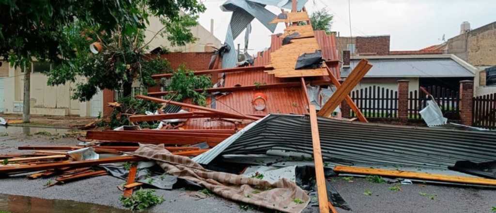 Videos: ya son dos los muertos por el temporal de Miramar