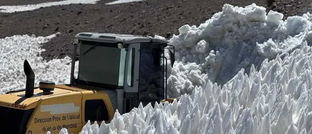 Vialidad logró despejar el camino a la Laguna del Diamante 