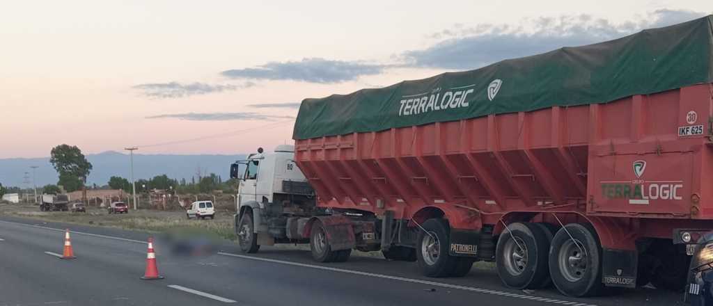 Accidente fatal en San Martín: iba en moto y chocó a un camión por detrás