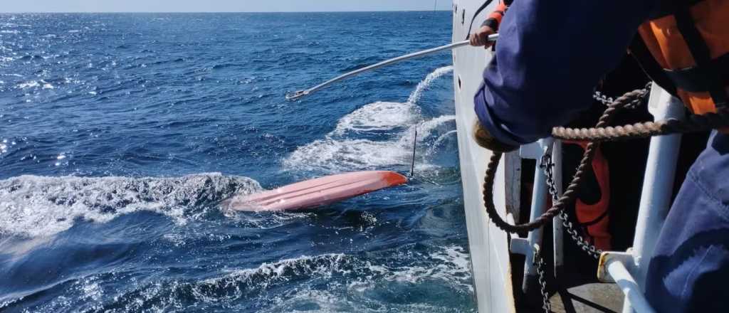 Encontraron el kayak de los dos pescadores desaparecidos en Pinamar