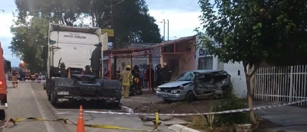 Murió un joven que chocó contra un camión estacionado en la Ruta 60