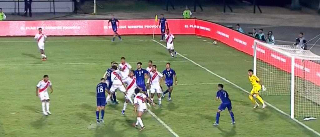 Video: escandaloso gol anulado a Argentina ante Perú en el Preolímpico