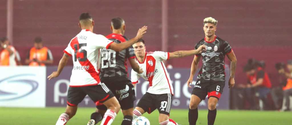 De la mano de los pibes, River liquidó a Barracas