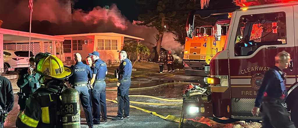 Una avioneta cayó sobre casas rodantes en Florida y hay varios muertos