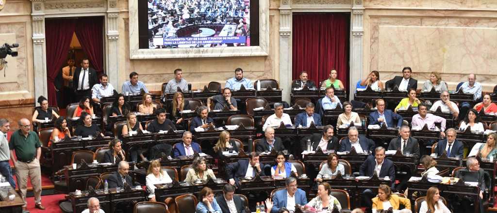 Con desenlace abierto, comienza el debate por el DNU en el Congreso