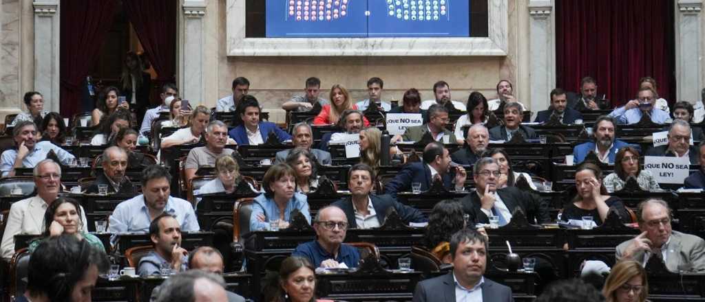 Diputados aprobó en general la Ley Bases y el martes se trata en particular