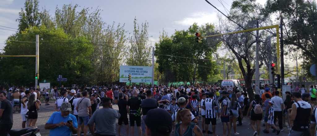 Hinchas del Lobo detenidos por incidentes no podrán volver a entrar a la cancha