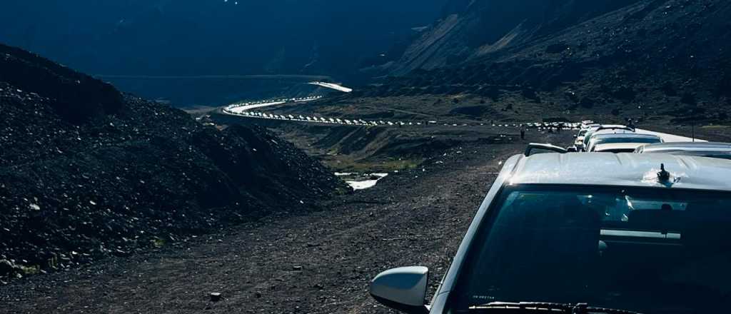 Video: extensa fila de vehículos para cruzar a Chile este fin de semana largo