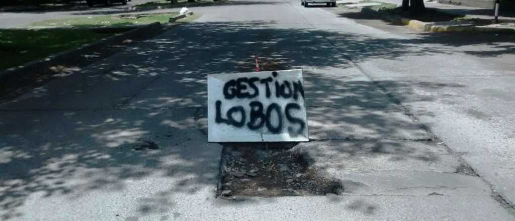 "Decoran" pozos de Guaymallén con carteles contra Lobos