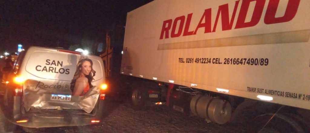 Chocó la camioneta que llevaba a la reina vendimial de San Carlos