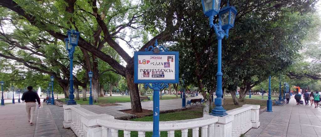 Los hinchas del Colo Colo vandalizaron parte de Plaza Independencia