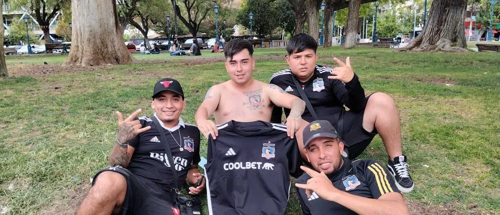 Hinchas del Colo Colo coparon Mendoza en la previa al cruce con el Tomba