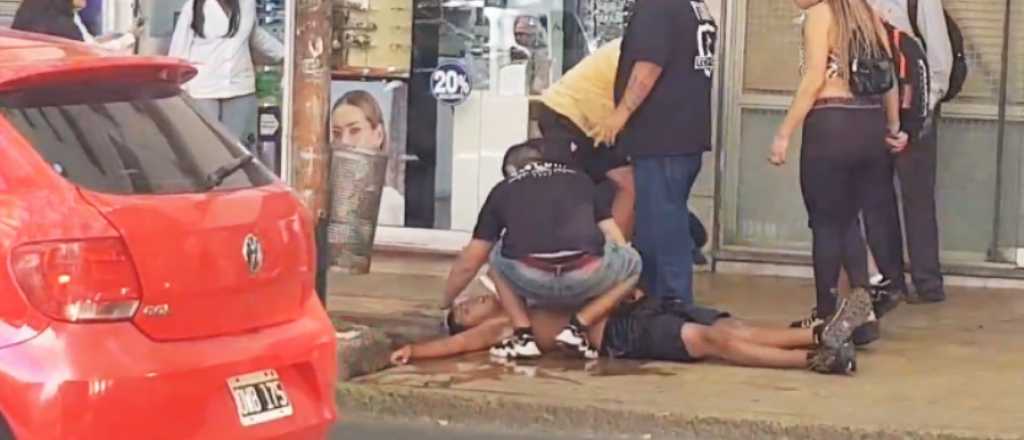 Video: un chileno intentó robar un negocio de Ciudad y terminó KO