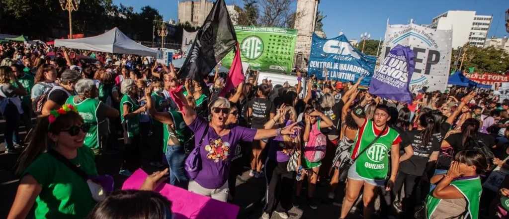 Descontarán el día a estatales que no trabajen por el Día de la Mujer