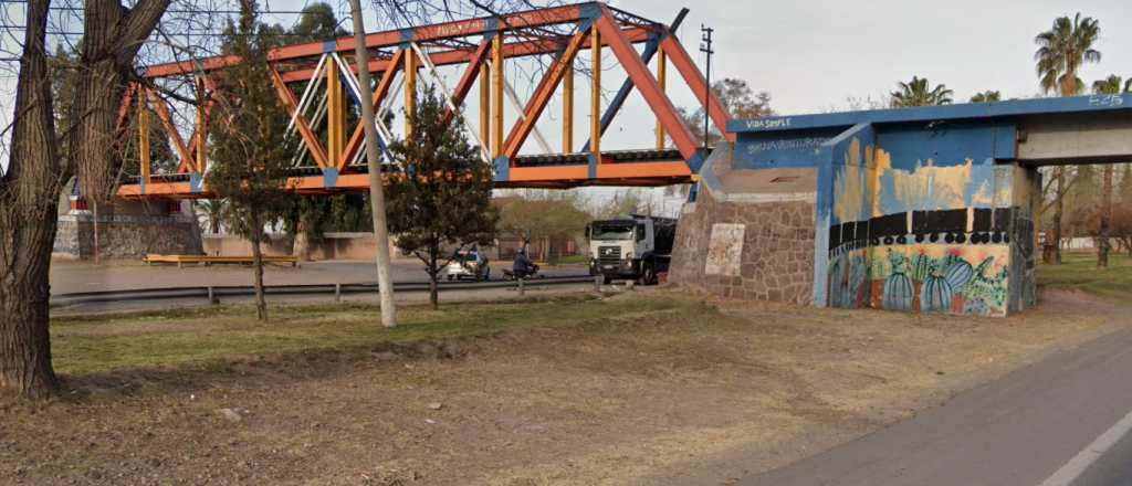 Una pareja tomaba mates en un parque de Guaymallén y fueron asaltados