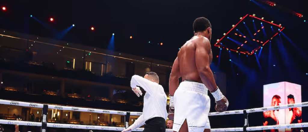 Video: impactante nocaut de Joshua a Ngannou en Arabia Saudita