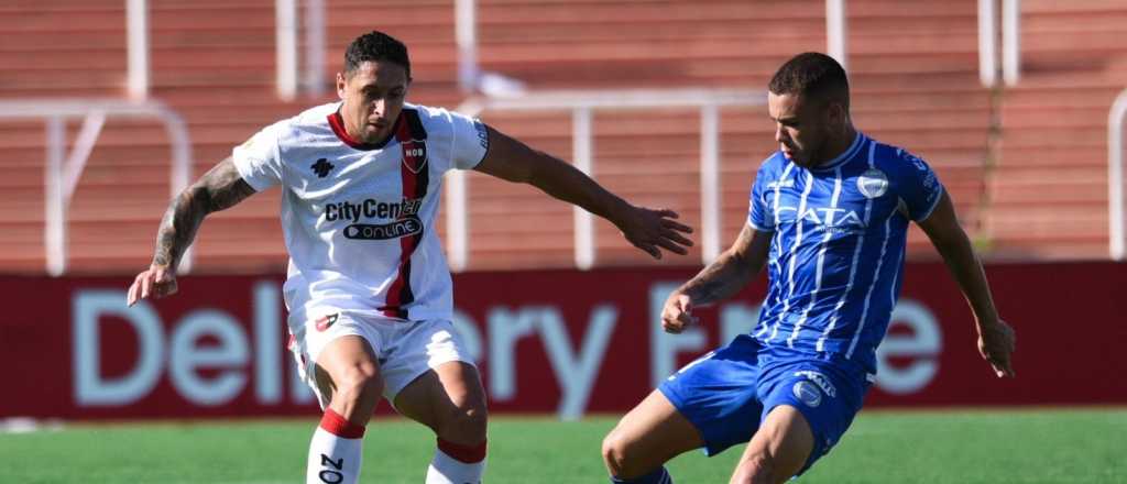 Godoy Cruz lo desaprovechó e igualó con Newell's, pero sigue puntero