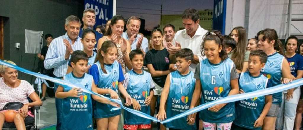 Tunuyán inauguró canchas profesionales de vóley