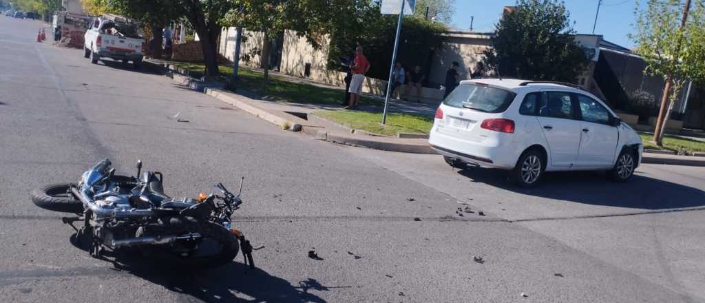 Robó una moto en pleno centro, atropelló a un peatón y fue detenido