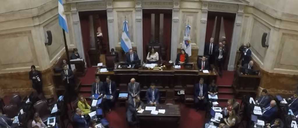 Los senadores tendrán una "actualización salarial" y cobrarán 5 millones