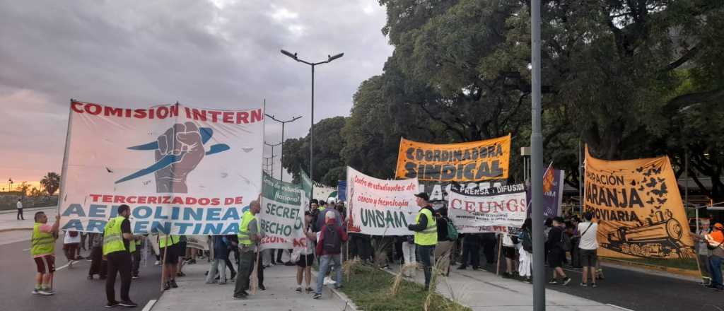 Protesta frente a Aeroparque causó un caos de tránsito