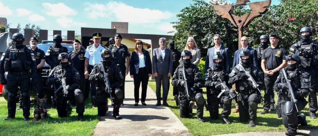 Video: Bullrich en Córdoba visitó policías y fue "atacada" por un perro