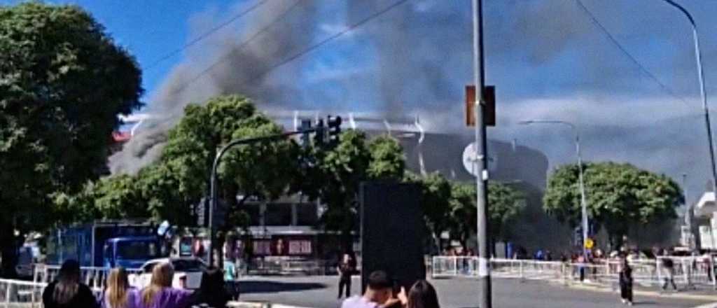 Tras el papelón de River, se incendió el Monumental y estallaron las burlas