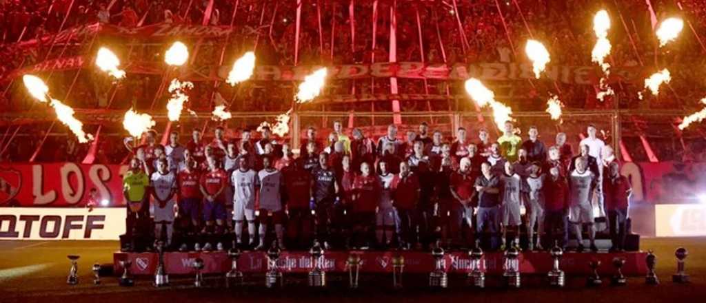 El Rojo realizó "la noche del Rey" sin el plantel y con viejas glorias del club