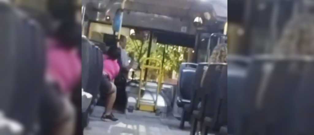 Video: fuerte discusión en un micro mendocino entre el chofer y un pasajero