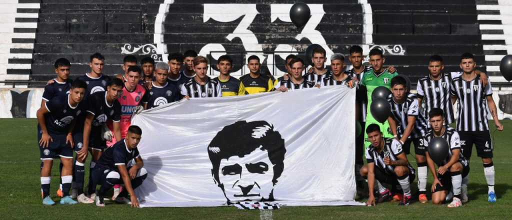 Fotos y videos: el emotivo homenaje al Víctor en el clásico mendocino