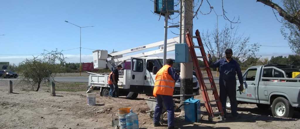 Dos meses demorarán en reparar las luminarias del Acceso Sur