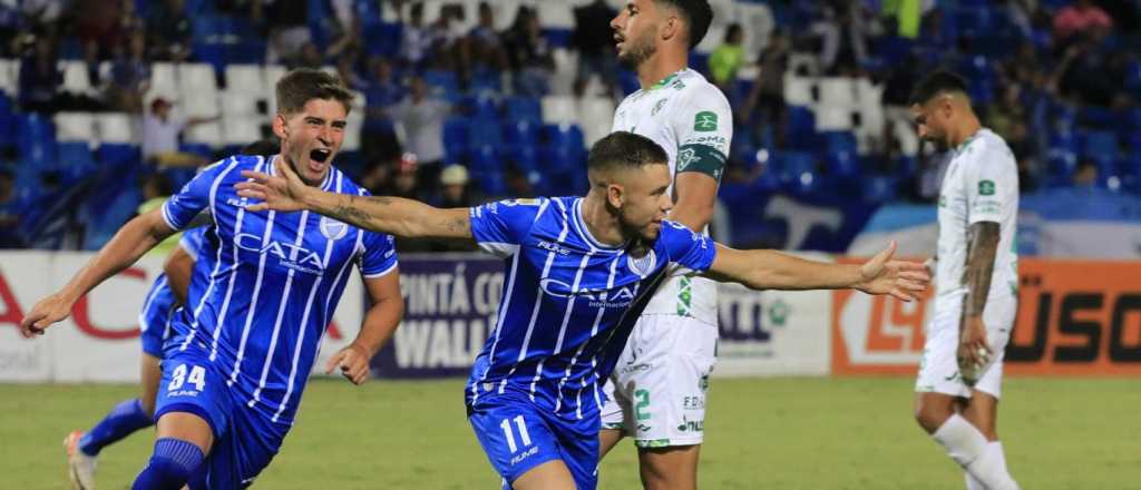 El Tomba le ganó a Sarmiento y se aseguró el primer lugar