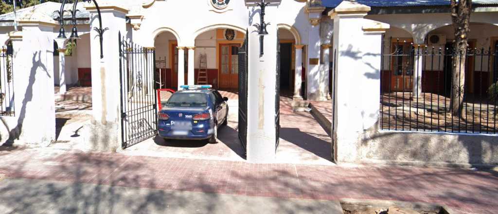 Lo bajaron de la moto a punta de arma en calle Perú y se la robaron