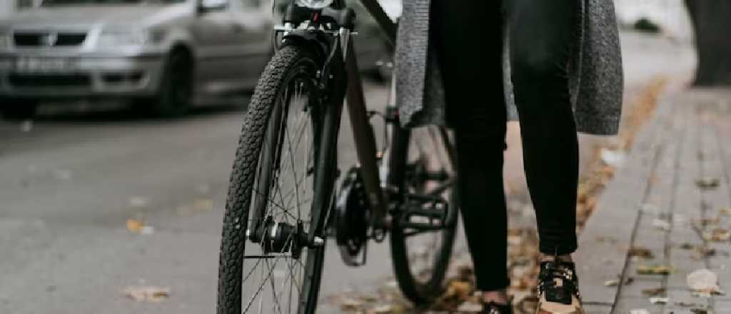 Tres detenidos y una bicicleta recuperada a metros de un ÁTOMO 