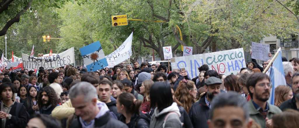 Banderazo por la UNCuyo: marcharon en defensa de la educación pública