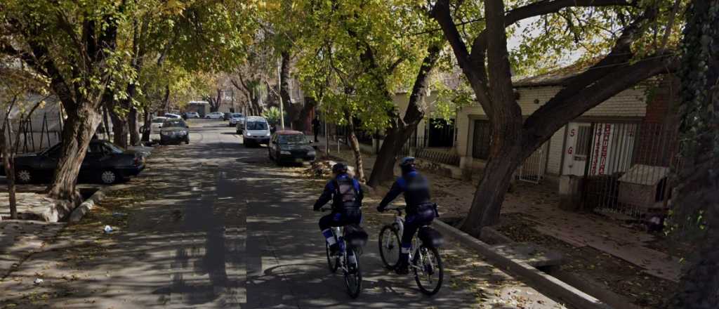 Un hombre lavaba su auto en Ciudad y le robaron todo