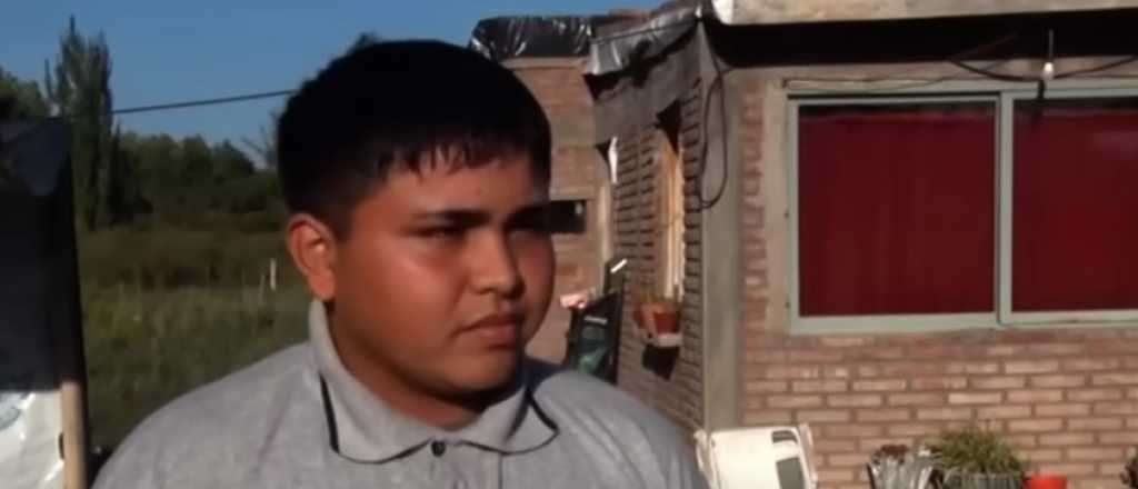 El chico mendocino que hace 36 km para ir a la escuela y fabrica vasos