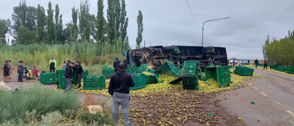 Murió uno de los heridos del trágico choque en Alvear entre un micro y un camión