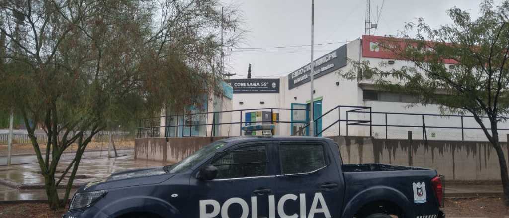 Una mujer fue asistida por policías y dio a luz a una beba en Ciudad