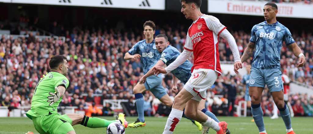 Video: atajada milagrosa del Dibu en el triunfazo de Aston Villa vs. Arsenal