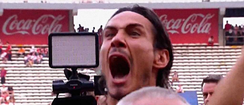 Video: festejo alocado de Cavani con los hinchas de Boca tras vencer a River