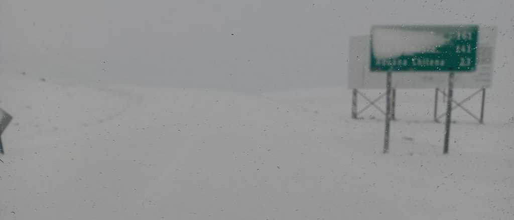 Postal gélida: así está el Paso a Chile tapado de nieve