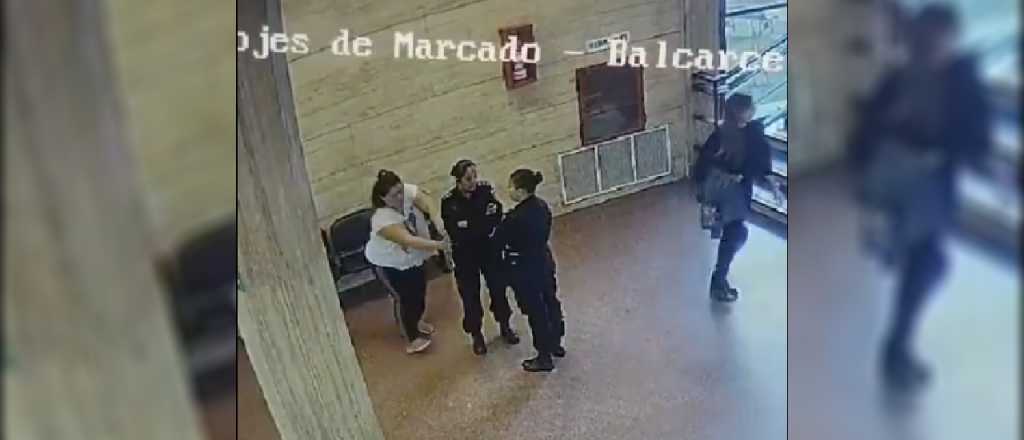 Tensión en Tribunales: una mujer quiso sacarle el arma a una policía