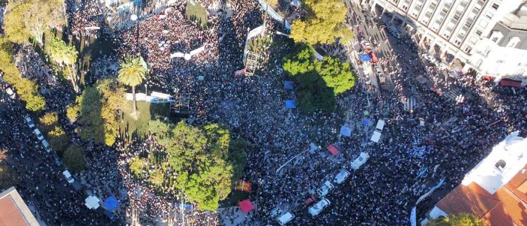 Marcharon miles de personas en todo el país por la educación pública