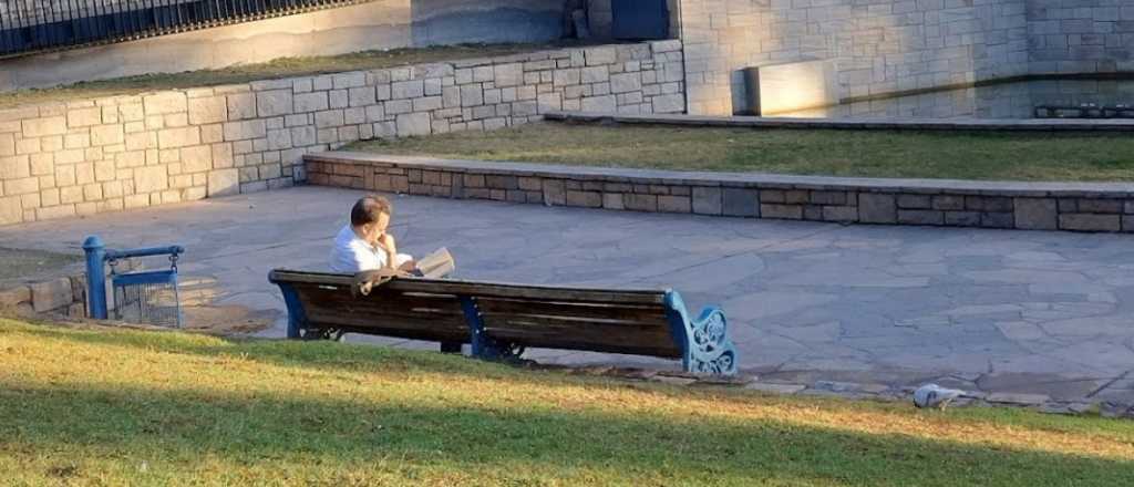 Ciudad prohíbe fumar en plazas, parques y frente a escuelas