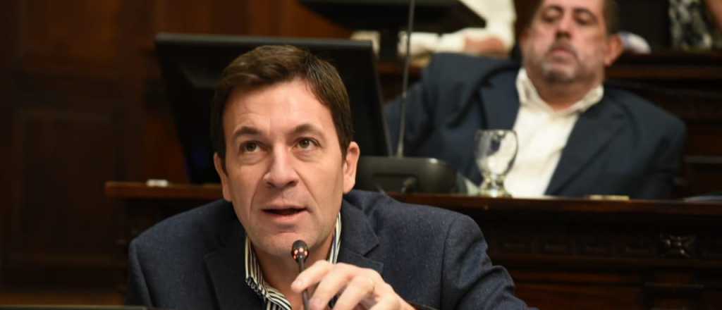 Senador propone que desaparezca un impuesto que ya no existe