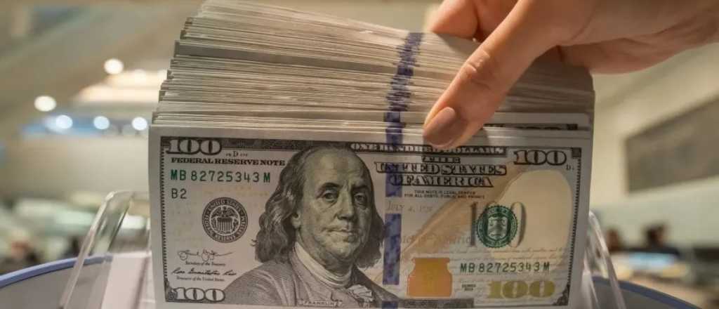 El dólar blue inició la semana en alza