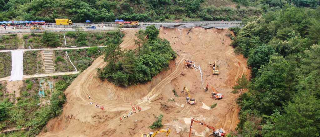 19 muertos y decenas de heridos por el colapso de una autopista en China