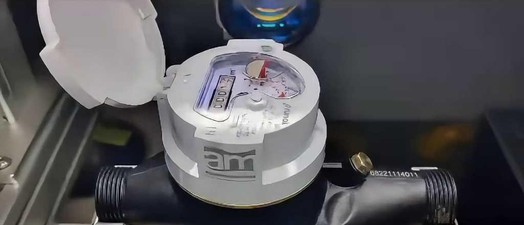 Instalan más de 19 mil medidores de agua en una poblada zona de Mendoza